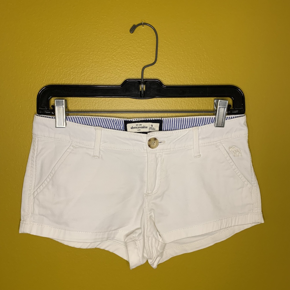 WHITE LOW RISE SHORT SHORTS